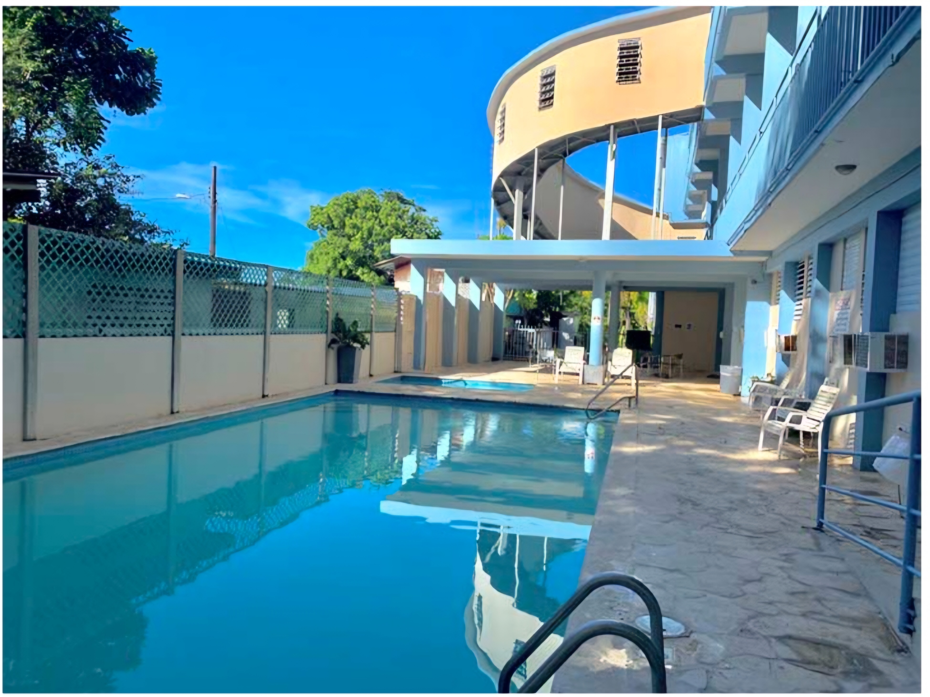 Área de piscina del hotel